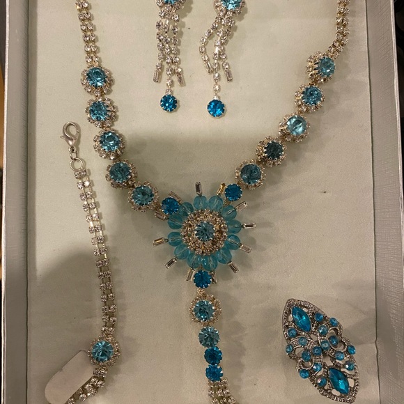 GORGEOUS jewellery set - Picture 5 of 7